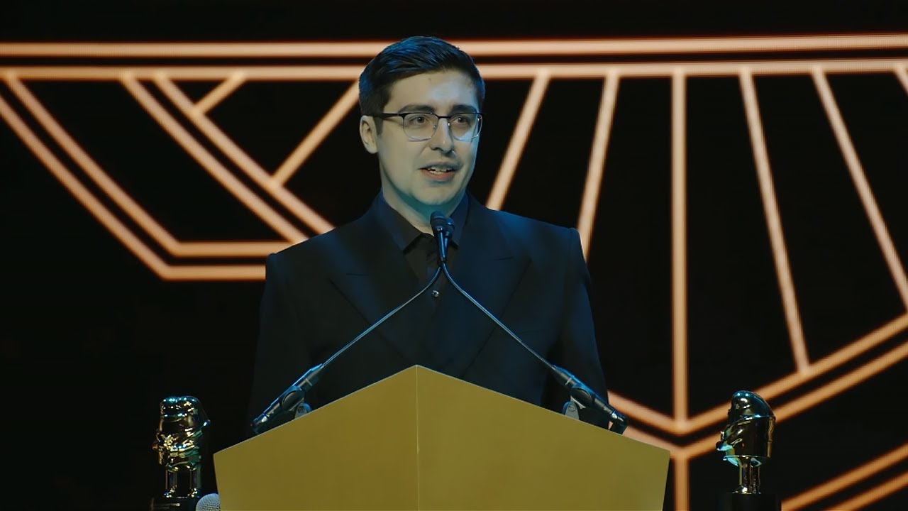 Shroud receives Legacy Award Streamer Awards 2024