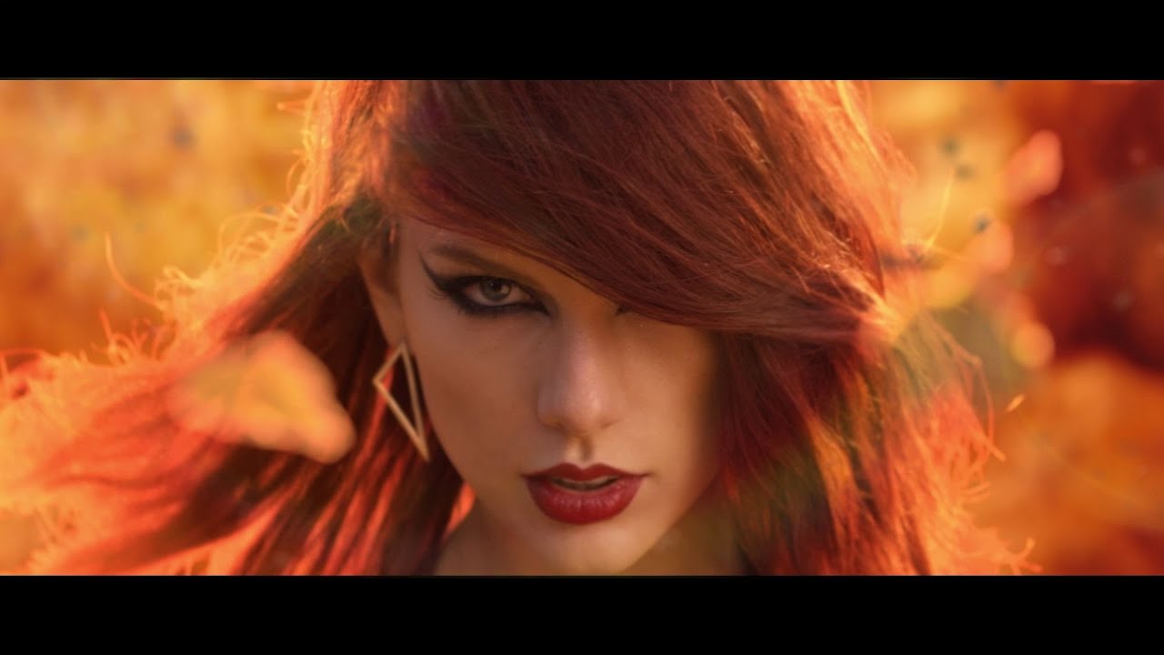Taylor Swift performing