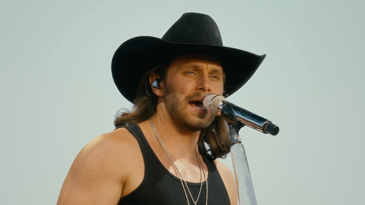 Warren Zeiders performing at Stagecoach 2024 country music festival